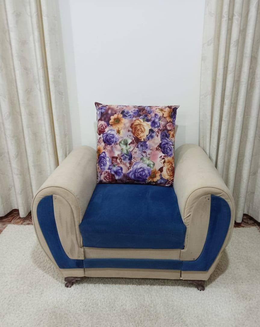 تخم نضيف جداً 8 مقاعد  مكاني الهورة سعرة 250 
***********
