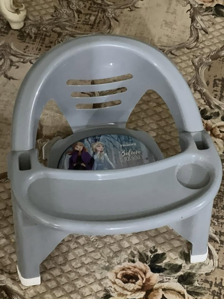 حجلة غير مستخدمة ب٢٥ الف
كرسي طعام غير مستخدم ب١٠ الف 
كاروك ب٢٠ الف
حمالة وجنطة ب١٠ الف 

***********
مكاني الدورة توصيل عليه
