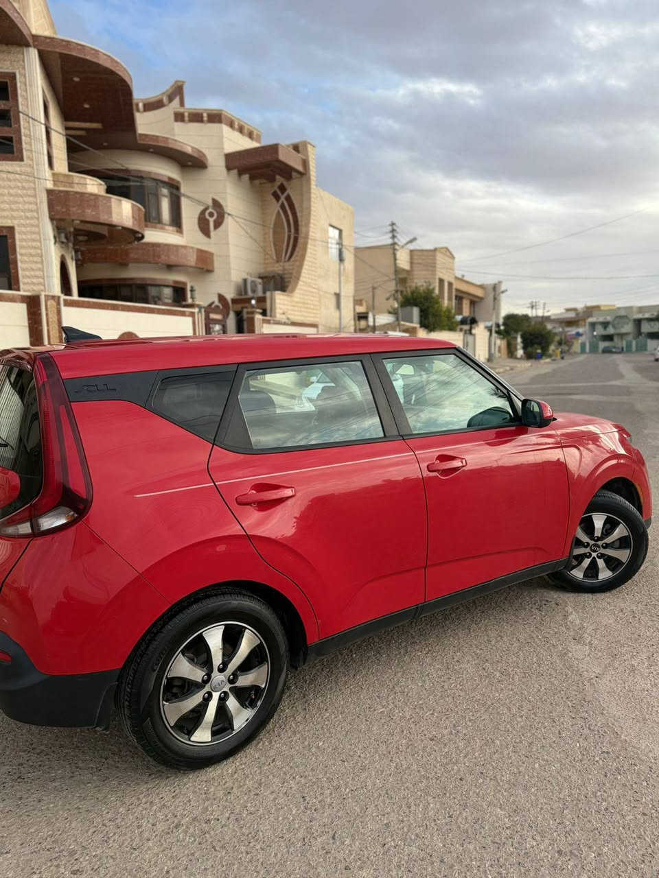 السلام عليكم شباب عندي كيا صول للبيع موديل 2020 وارد أمريكي محرك 2000 دوش حادثة بنيد و جاملغ رقم بغداد الجديد هزه جديدة تخم تاير صدر جديد وإدامة كاملة جديدة تبريد تدفئه سيارة جاهزه من كلشي ومكفوله عدا حادث أمريكا🇺🇸 السعر 132 ورقة مكانهه بغداد الشعب ***********
