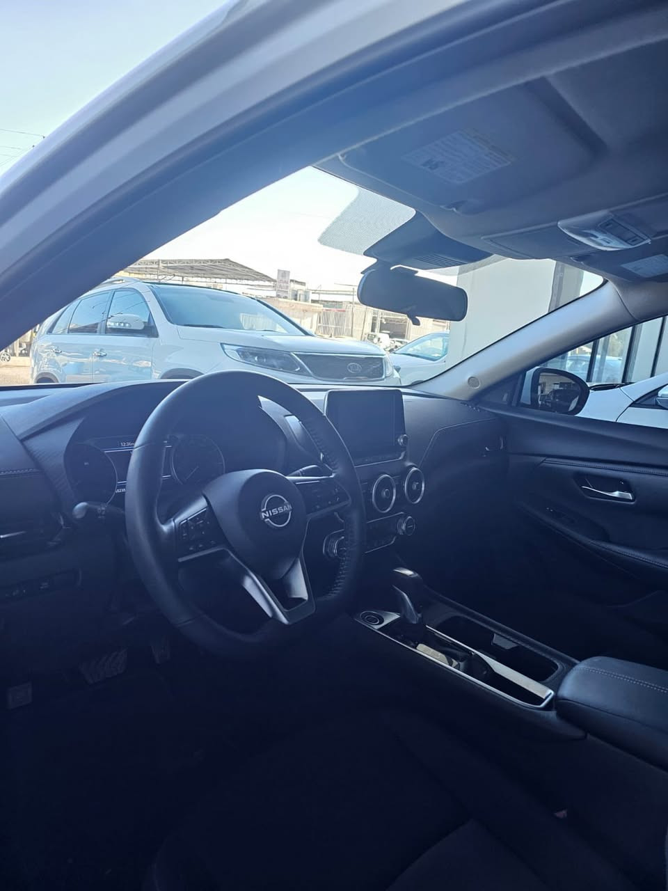 سلام عليكم 
نيسان سنترا 
2025
مواصفات Sv يعني فول من عدا الفتحة 
ماشيه 1000 
سياره خام نظيفه جدا يعني ما تصرف عليه شي 
ضررها جاملغ خلفي فقط بدون دواخل بدون ايرباك 
كاتي تترقم دهوك مخرجه وكامله 
للاستفسار التواصل على الرقم 
***********
