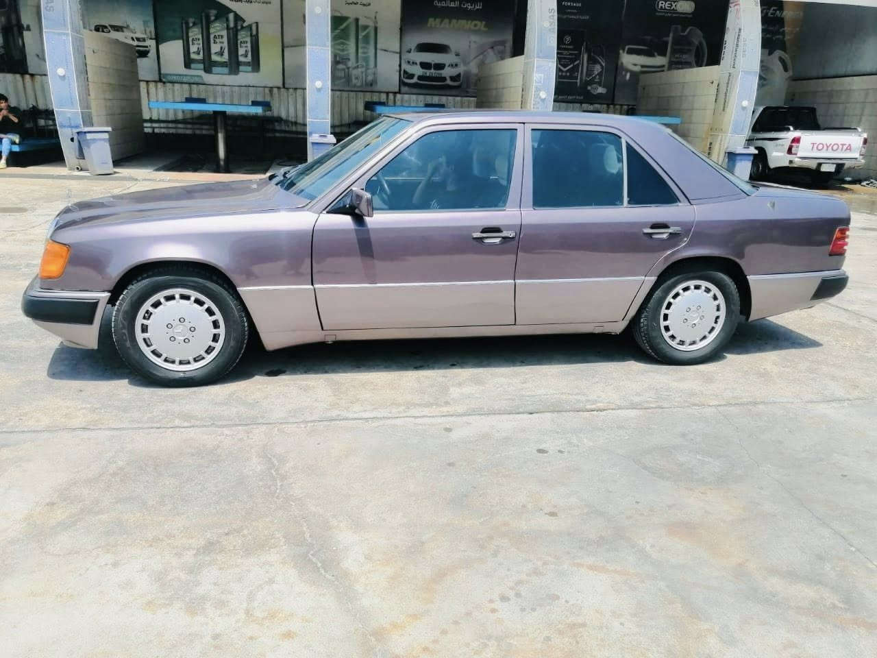 بسم الله 
سلام عليكم 
قره المنشور ونتصل 
للبيع مارسدس دب الون ميز  بنفسجي مديل 91 
رقم بغداد نكليزي بسمي تحويل مباشر 
والهزة جديده 
 مكينه  250  
كير  اكسن حداده تاير تخم كفاله 
منضومت صوت مسجل جديده توه شادها هيه والدمام وشاشه وكامره خلفيه بك 
تنته شغاله 
السيارة مابيه نقص كلشي شغال ماذب ربع عليها   
السعر 80 وبيها مجال 
مكان السيارة البصرة / الدير 
اني مكلف بل نشر  ومن الله توفيق 
رقم الهاتف *********** واتساب @إشارة محمد الخفاجي
