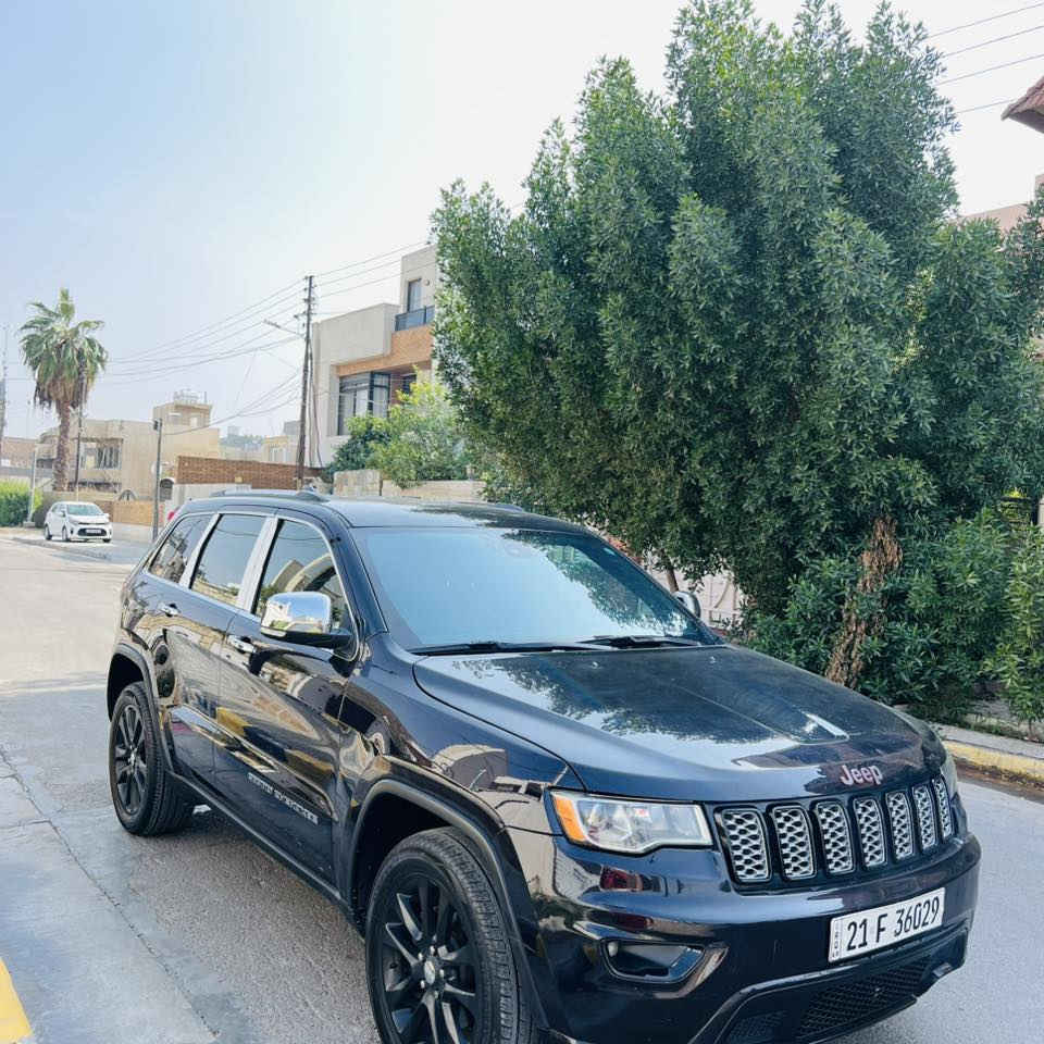 السلام عليكم للبيع
جيب وارد امريكي 
موديل ١٩ 
فول عده الفتحه 
جنطه كهرباء 
كشنات جلد 
توقيف ذاتي 
شاشه كبيره 
مابيها ايي نقص 
ماشيه ٦٠ سياره جديده وحلوه 
السعر ١٩٥ وبيها مجال 
مكان السياره بغداد حي جامعه 
هاتف ***********
