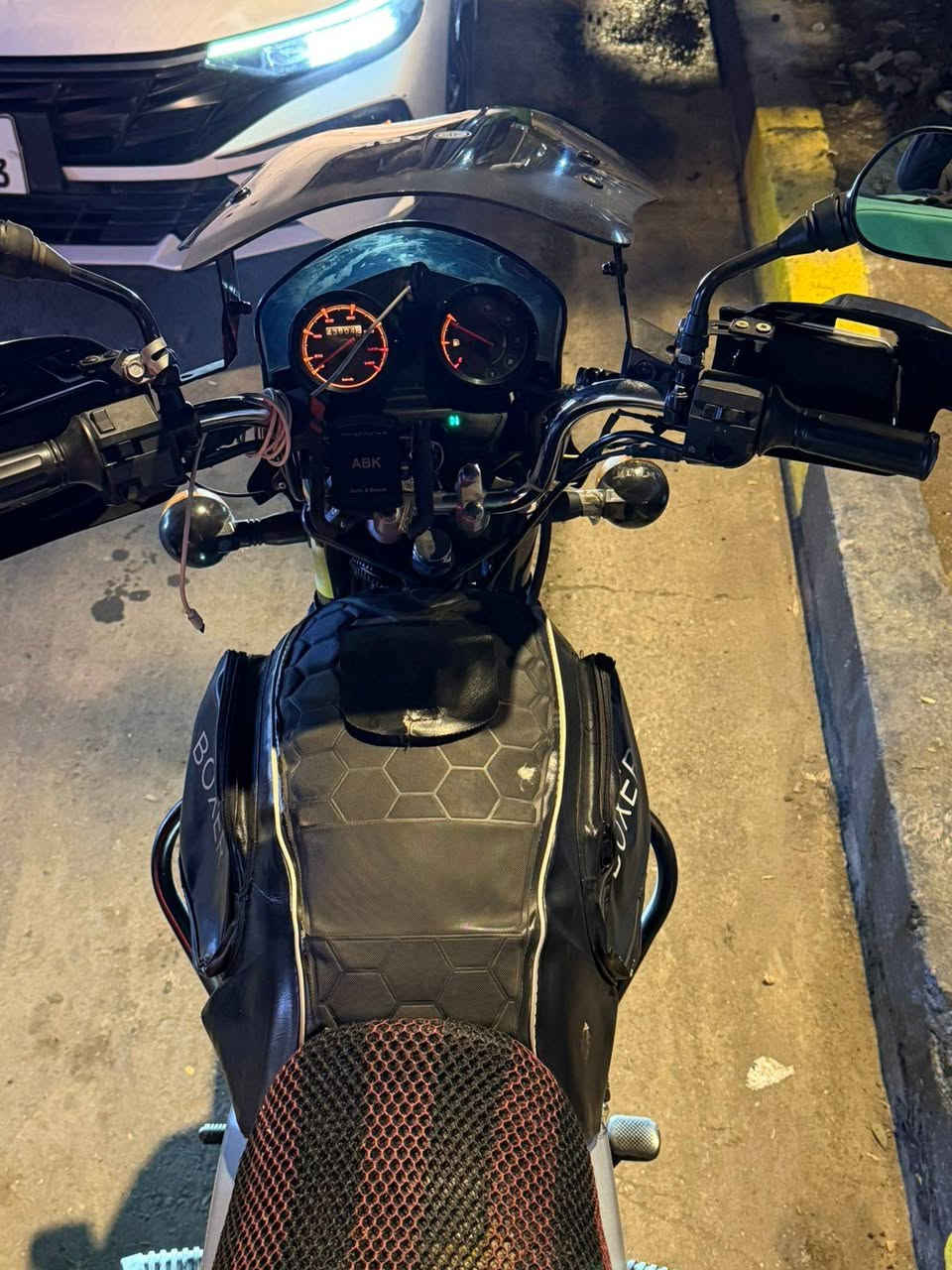 السلام عليكم شباب
بوكسر 23للبيع نضيفه مكفوله مرقمه ب اسمي بغداد تحويل نفس اليوم مكفوله كفاله عامه برغي ما مفتوح بيها ابد
السعر 2400 مليونين و400 وبيها مجال
المكان بغداد مدينه الصدر 

الرقم ***********
