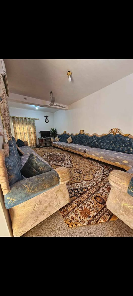 السلام عليكم..
دار للبيع زراعي  بضهر بانزين خانه قرب مستشفى مرجان للجزائر / منطقه البوعليان خدمات كامله مي كهرباء شارع تبليط 
بناء طابوگ صب كونكريت
عالي عن الشارع 
400 متر طابو زراعي سند 25
طابقين
الطابق الاول يحتوي على غرفتين وهول واستقبال وكلدور وصحيات داخليه ومطبخ حار وبارد 
الطابق الثاني يحتوي على غرفه وصحيات ومخزن
حديقه كبيره وكراج سياره وصحيات خارجيه
سعر 100بي مجال للاستفسار الاتصال ع لرقم 
0780 246 8665
