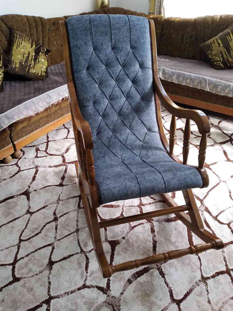 كرسي هزاز للبيع اخو الجديد للستفسار الاتصال ع الرقم ***********
