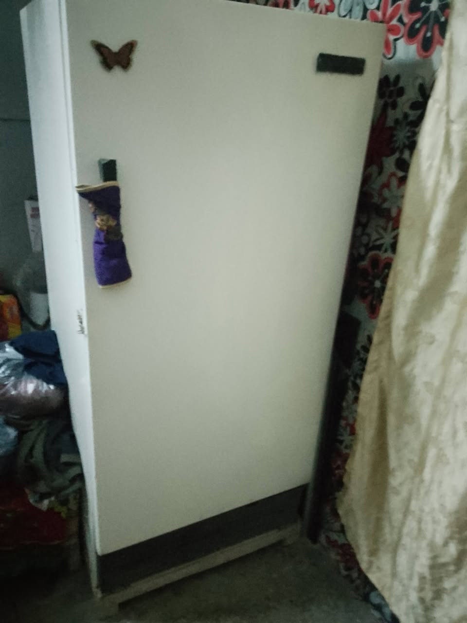 ثلاجة كونكرد القديم للبيع السعر 100العنوان موصل باب جديدقرب صيدلية الغانم***********
