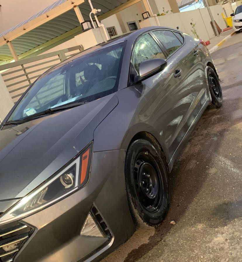 السلام عليكم من رخصة الادمن المحترم 
للبيع النترا  2020 فول مواصفات حادث قطعه وحده فقط بنيد
وبيها بارد جداً بسيط بالجاملغ الامامي ماشيه 94 الف جاهزه للاخير بدون نقص رقم بغداد بأسمي تحويل ثاني يوم

مواصفات السياره
بصمه تشغل وابواب وجنطه
فتحة سقف 
شاشه وكامره 
تحديد مسار 
رادار امامي
نقطه عمياء
وقوف ذاتي
فول تحكم ستيرن
وضعيات قياده NORMAL + SMART + SPORT 
شاشه تبريد + تبريد منفصل الراكب عن السائق 
تدفئه كشنات 
وبقية المواصفات المعروفه بالالنترا هذا الموديل 
اخوان السياره كير ومحرك وتبريد خيرر من الله 
صدر وتخم تاير + ويل وباتري ومنظومة احتراق بالكاملل وراديتر ومي زيتي احمر اصلي مالتها كل الي ذكرتهن جديدات والسياره بدون نقص وجاهزه ترايك للبصره عليها منظومة غاز ايطاليه جداً ممتازه 
عنوان السياره بغداد ابو غريب مجمع الزيتون والسعر 145 وبيها مجال للطيبين 
*********** اي استفسار اتصل على الرقم بي واتساب
