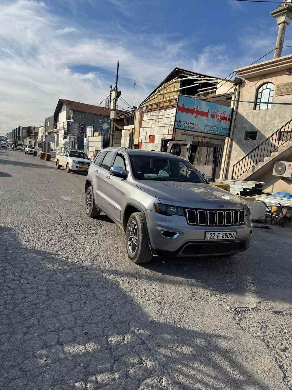 سلام عليكم اخوان 

JEEP GRAND CHEROKE  2021
٦ سلندر  LEMETID

مواصفات :
سقف فتحه سلايد
كشنات جلد
كشنات تدفئه
كشن خزن
شاشة كبير
رادار خلفي
كاميرا
تحديد سرعة
تحكمات ستيرن
تبريد مركزي
بعد مواصفات هيه معروف ليميتد
السياره ماشيه 128الف 
ملاحضة:
السيارة بيها 4 قطع صبغ 
جاملغ امامي سايق ، باب سايق ، باب خلفي جاملغ خلفي 
بشرت انتيك سياره بدون دواخل بدون ايرباك كل سليم
مكان اربيل

سعر ماله 240$
رقم تلفون : ***********
     *********** أربيل, العراق
