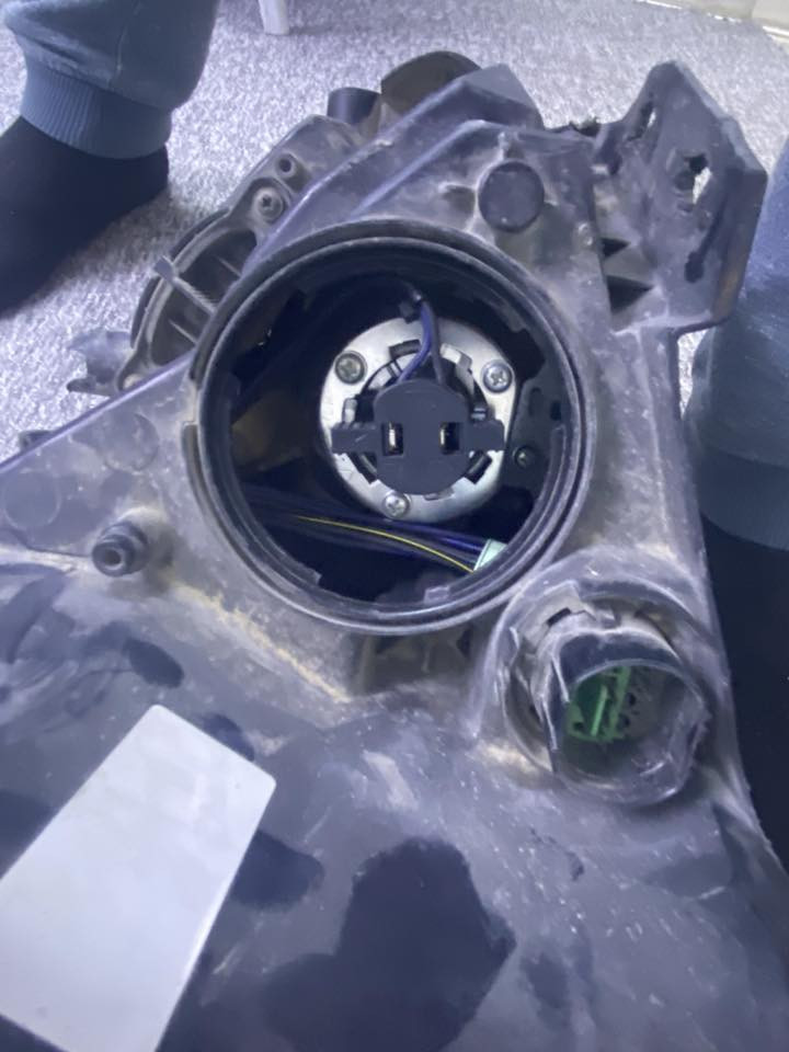 مرحبا
مازدا للبيع فورتي امريكي ترهم موديل ١٩/٢٠/٢١

نظيفه ومبدله جامه جديده شغال كلشي بيها  

*********** واتساب

*********** بغداد
