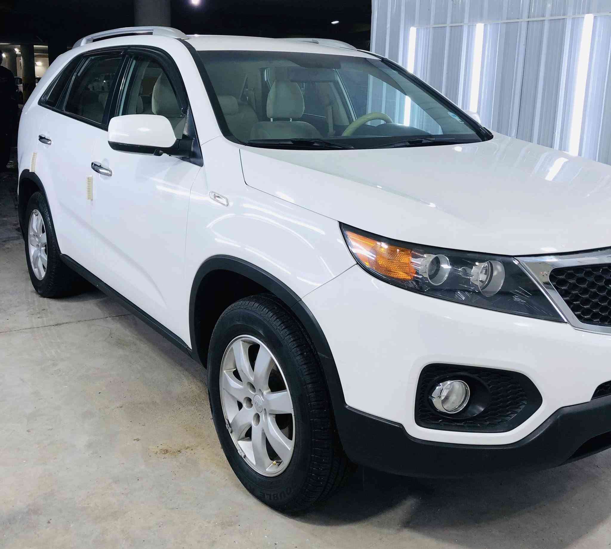 سلام عليكم كيا سورنتو للبيع موديل 2012 سياره مال بيت احله من صور صفر شركه بخيت ماشيه 97 الف حقيقى سياره 4 تايرات جديد رقم سليمانية جديد دولى سنويه جديد بسمنه محرك 2400 دوش سياره مكفوله 7 راكب تبريد قطعتين مواصفات دولى سويجات اثنين موجود سعرها 153 بيهه مجال مكانى قضاء كلار اتصال ***********
