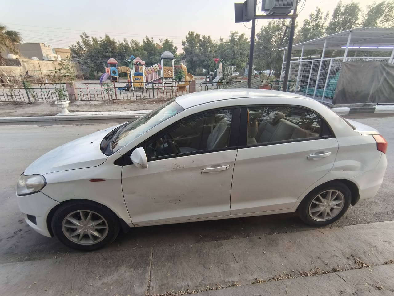 السلام عليكم
فلاوين موديل 2011 رقم بغداد جديد باسمي هزة جديدة 
 تبريد شغال باتري سلف داينمو قوايش كلها جدد
عنواني بغداد الجديدة نواب ضباط 
السعر 33
رقمي ***********
***********
