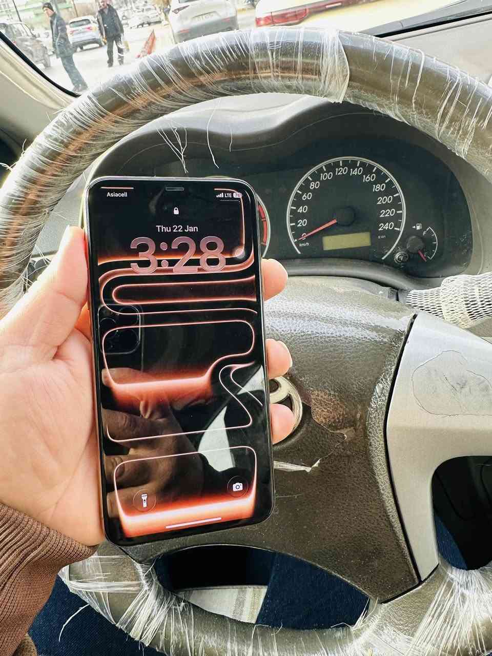 ئايفون١١پروماكس.٢٥٦گيكا.٢سيم.Z.AAموبايلةكة زوو خاوينة مالي دوستة هيج كيشةي نية.تةنها كلاسي سةرشاسةي كوراوة فةيسي وةستاوة.باتري نزمة .ماباقي بةهةموو شةرتيك بيعةيب بيت.گورينةوةش ئةكةم بةشتيك بةدلم بيت.٢٥٠هةزارو مةعمةلةيةكي كةم تكاية .گةر موشتةري نيت سةرمان مةئيشينة
شوين سليماني
ژ.م***********
