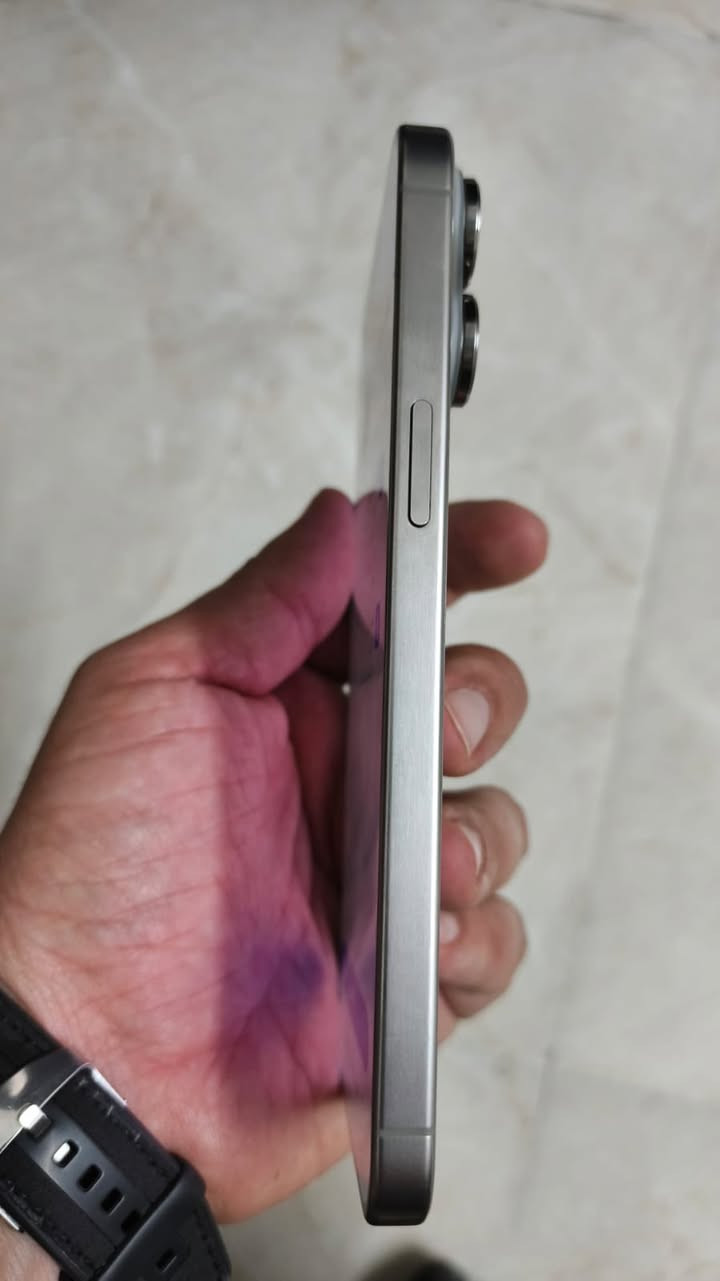 آيفون 15 برو ماكس ..شرق اوسط
جهاز مكفول ما مفتوح نهائياً جديد بمعنى الكلمه ..وتر بروف 

بطاريه 85% ..ذاكرة 512 

كارتون الاصلي وياه 

السعر 1150 وبي مجال 

***********5

ملاحظة الجهاز ذاكرته 512 مو 256
