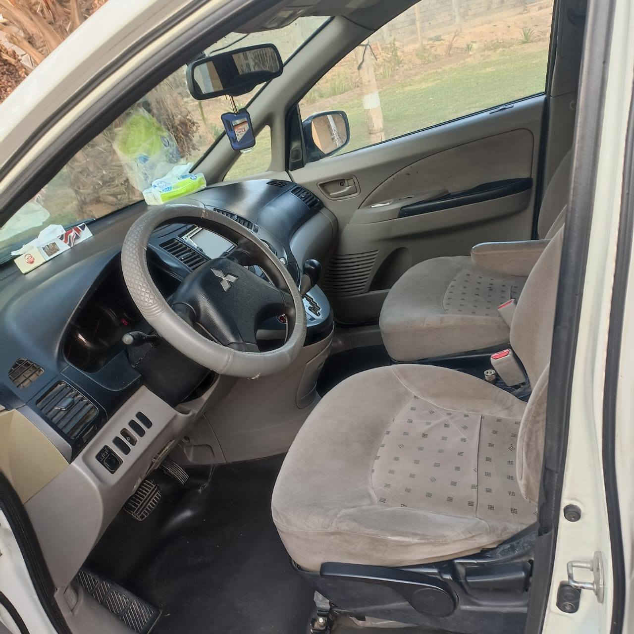 السلام عليكم 
للبيع مسيوبوشي (2007)السياره جديده بمعنى الكلمه محرك 4 سلندر شاشه و كامره 
 سبعه راكب كشنات بلع رقم سليمانيه ألماني 
بأسمي مكان السياره بابل محاويل طريق السده ( السعر 80 ) وبيها مجال للطيبين للاستفسار
 ( ***********) (  ***********)📞
