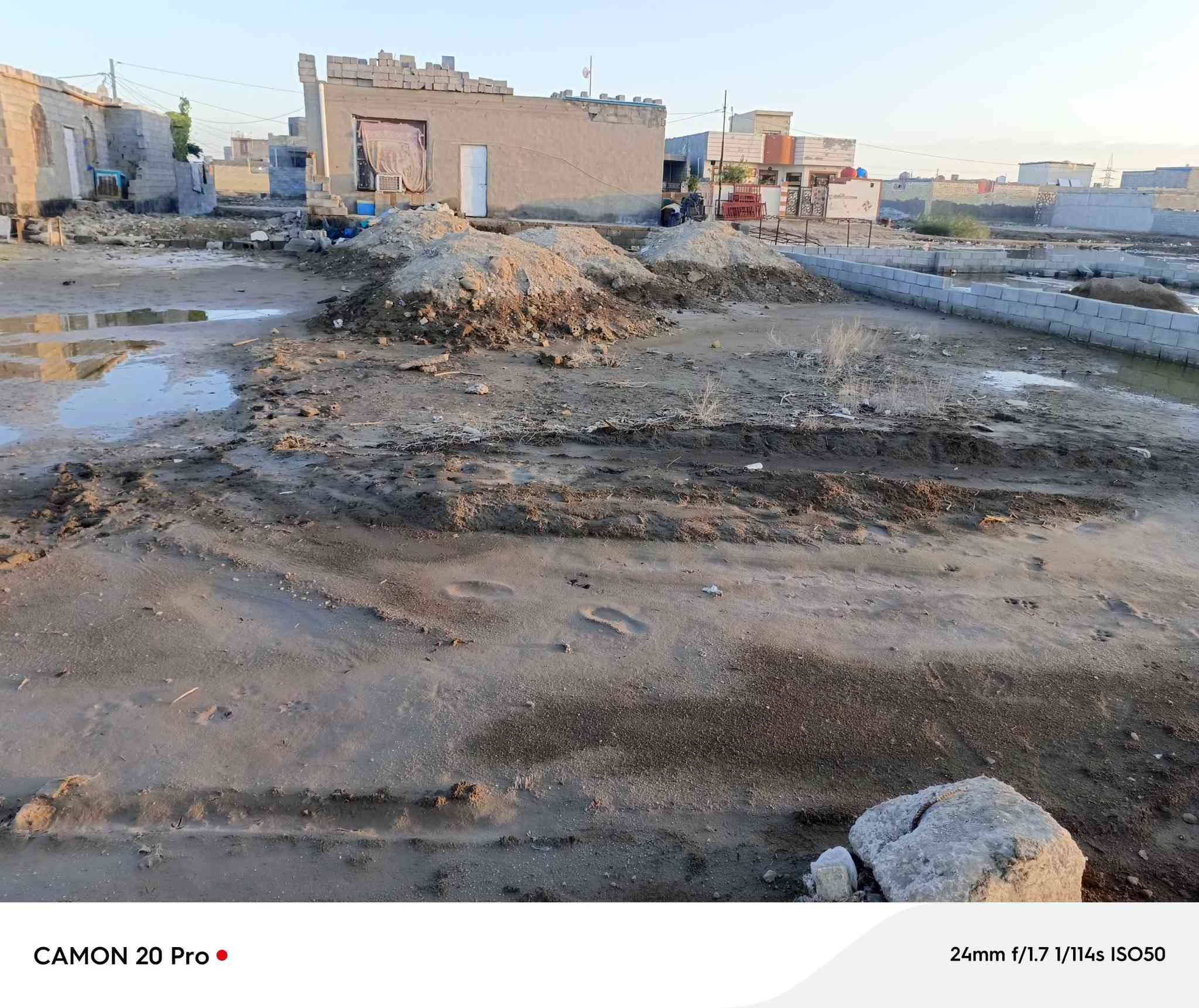 قطعت ارض مساحتها 250 متر عله شارع 10من محلات البرتقاليه حي المتنبي سعر 8 بيع مستعجل تبعد عن شارع 300 متر ***********//*********** محمد دليمي
