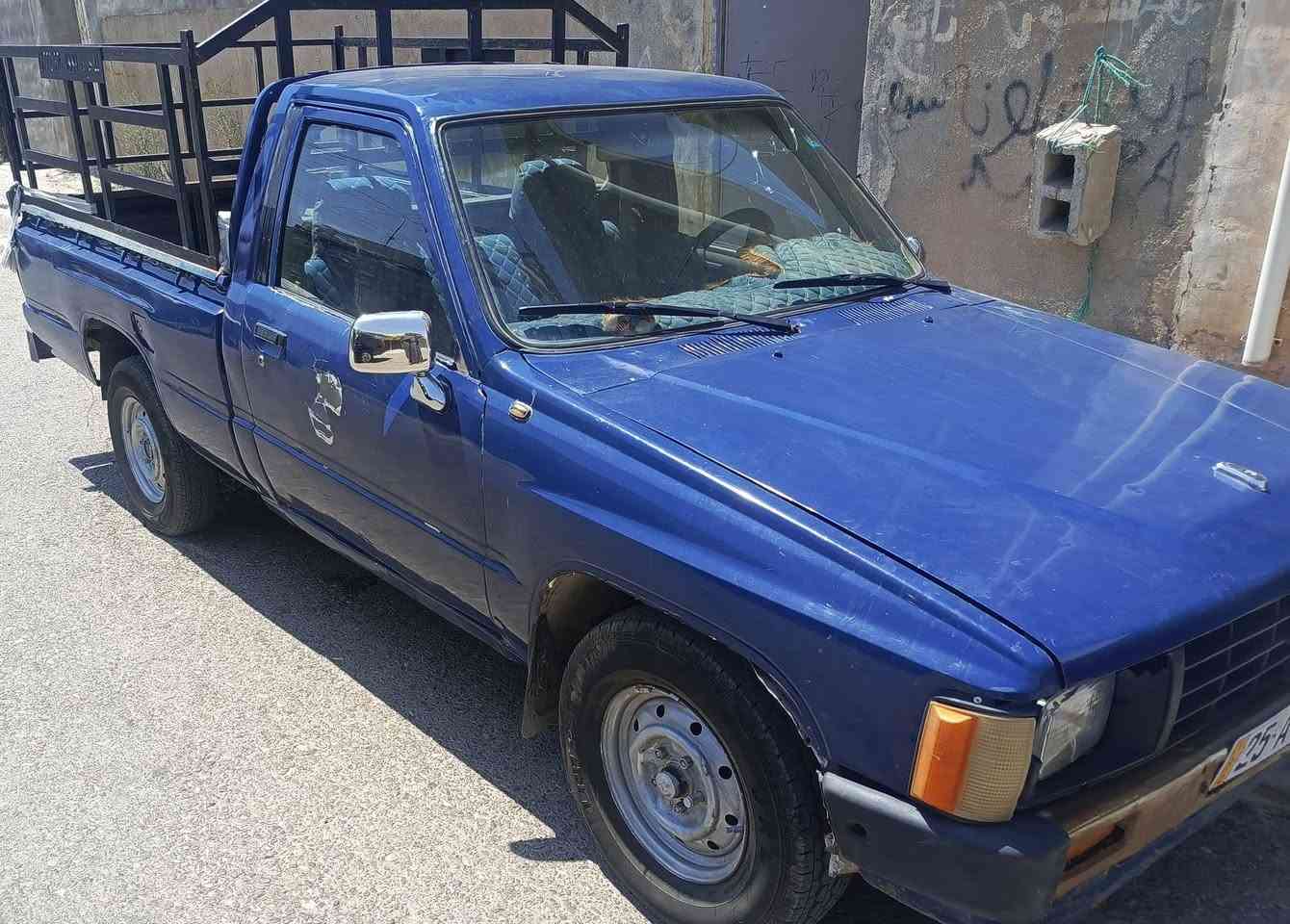 للبيع بيكم 1985 گشر نظيف 80%  سيارة گاعدة وحلوة محرك وگير بالشرط كابون بانزين بيها رقم أنجليزي بأسمي تحويل مباشر سنوية 2027 السعر 42 وبيها مجال للطيبين 
 ***********
