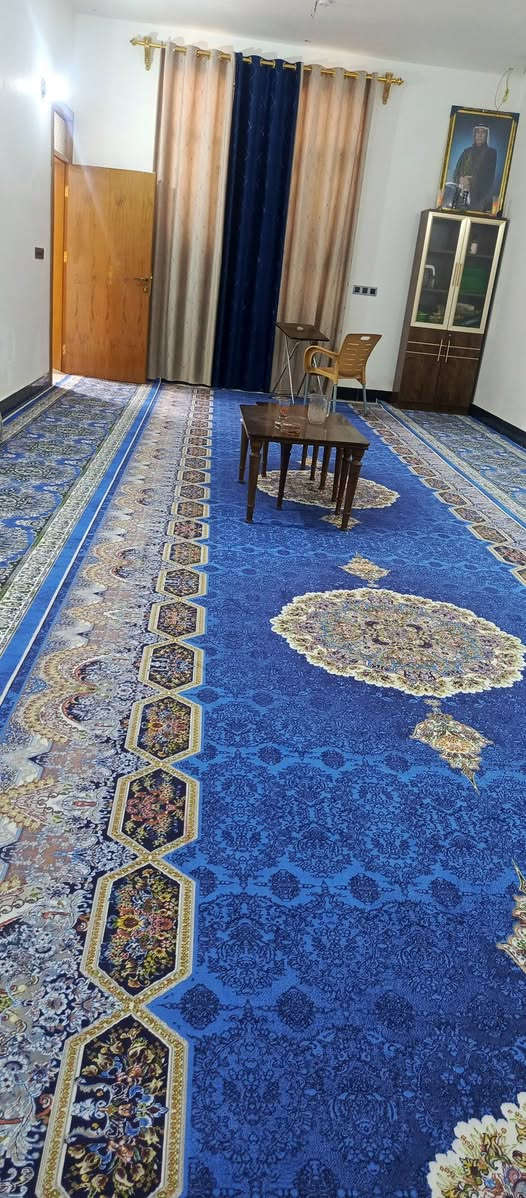 السلام عليكم ورحمة الله وبركاته
أقرأ التفاصيل بالكامل حتى ما اتعبك

 بيت 200 متر حي النداء الملحق 

منطقة ال 65 قرب شارع قنبر خلف مول حكاية

المواصفات والموقع

1- البيت ركن

2- على شارع 30 يعني تجاري

3- على ساحة ايضاً بوجه مستشفى الامام الحسن الجديد

4- بناء جناي يشهد الله سنة كامله ابني بيه ورايدة الروحي مو للبيع لكن الظروف

5- يحتوي على أستقبال 10 متر +كليدور وحمام غربي تابع للاستقبال وايضا حمام خارجي شرقي للاستقبال يعني الاستقبال تقريبا معزول 

6- يحتوي على مطبخ حار وبارد

7- صالة كبيرة 8×4،70

8- غرفتين نوم 5×4 

9- الطابق الثاني يحتوي على غرفة وحمام (سويت)

10- البناء طابوق جمهوري صب مركزي

11- تأسيس الكهرباء دفن بوريات كلشي درجة اولى

12- يحتوي على تانكي عدد 2 كل تانكي قياس 2000 لتر ايضا گيزرات عدد 20 قياس 120 + ماطور كبير + مغاسل عدد 5 + خلاط عدد 10 + خلاط سنگي + كاونتر مطبخ تفصال قياس 5 متر

13- يحتوي على 11 نخله بريم وشكر وخستاوي مخضرات حاليا 

ملاحظة

البيت مطلوب 38 مليون للبلدية يسدد على شكل أقصاد كل سنه مليونين 

البيت بسم دكتور انسان محترم وخلوق اكثر ما تتوقع

بالمناسبة لولا الظروف لما بعت يشهد الله

للتواصل ومعرفة السعر اتواصل ماسنجر او واتساب فقط

***********  فقط واتساب
