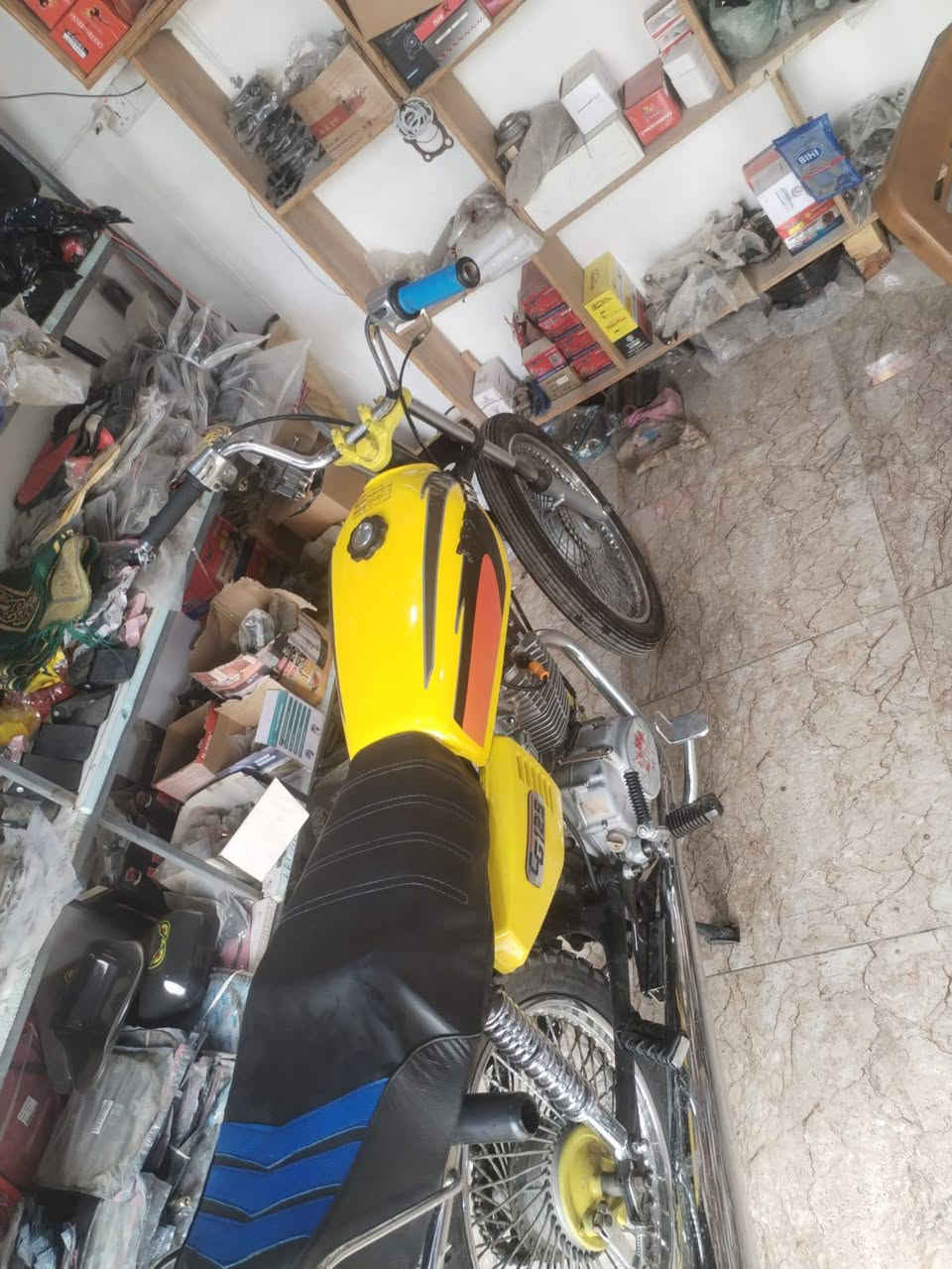 سلام عليكم دراجه للبيع شوفت عينك دراجه خير من الله مكينه خير من الله كفاله عامه من تاير للتاير رقم التواصل ***********
