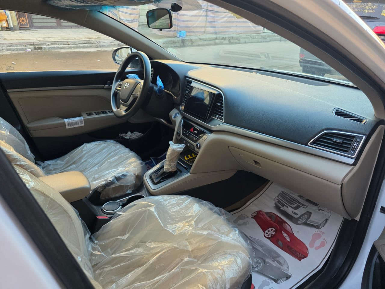 النترا 2019 سوبر  خليجي
كفاله عامه من كلشي
فول مواصفات للاخير 
فتحه جلد بصمه
السياره جداً جديده
ماشيه. 90 الف كيلو فقط
مكان بغداد
السعر 167
بأسمي رقم بغداد
***********
