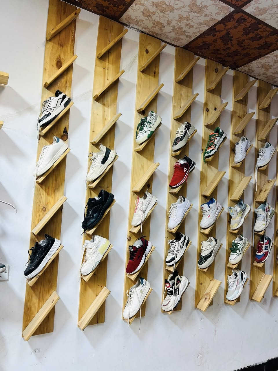 السلام عليكم تتوفر هذه الرفوف للبيع الي يريدها
يراسلني واتساب او يتصل على هذا الرقم  ***********
