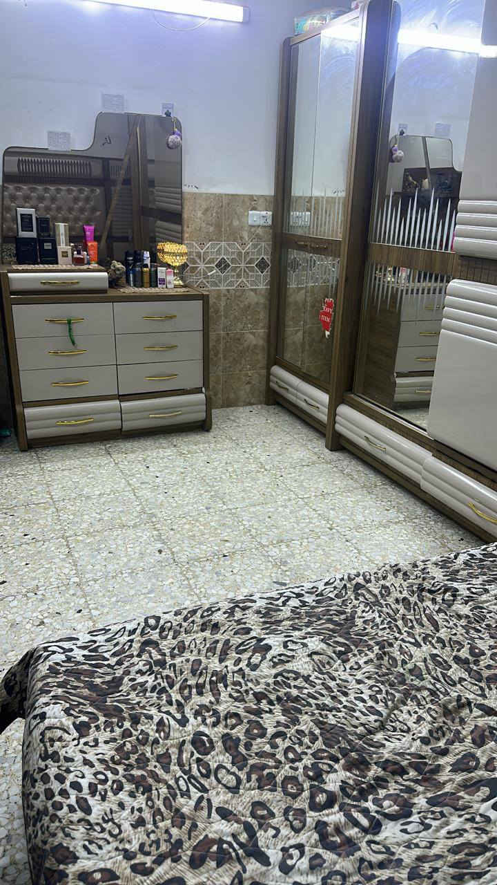 اسلام عليكم غرفة للبيع نضيفه
الامين الثانيه سعر مليون و200 وبيهه مجال بسيط 
***********
