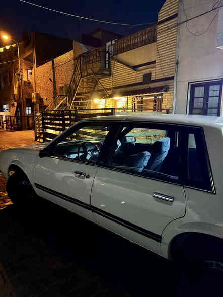 السلام عليكم شباب 
حبايب سلبرتي 89 للبيع 
السياره مصبوغه عام اني هيج اخذته 
رقم بغداد نكليزي هزه جديده
مكاني بغداد الاعظميه شارع الضباط 
***********
السعر 25 ورقه
