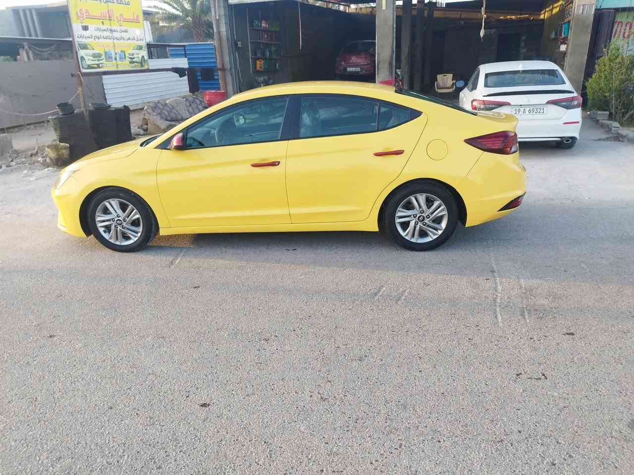 السلام عليكم النترا للبيع موديل 20 وارد امريكي حادث باب وجاملغ جهت السايق وباقي ليبل واحد السياره صبغه 
كير مكينه تبريد خير من الله شرط الفحص 
بدون معجون ابيعك عسونار مواصفات نص فول مصفره هيه وغرمات مكان كربلاء ***********
