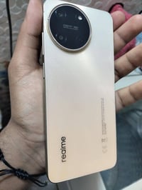 ريلمي 11 🔥 ما بي أي مشاكل واستعمال خفيف  نضافه 💯  غراض كامله علبة+ شاح...