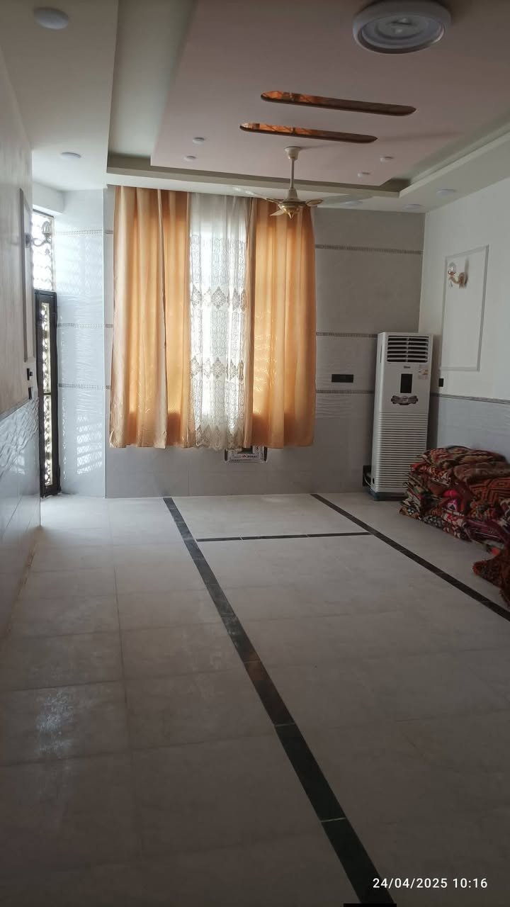 السلام عليكم بيت للبيع 200مترعلى ساحه طابقين بناء درجه اولى قريب على قصابيت الميالي بل55073الستفسارلاتصال رقم الهاتف ***********
