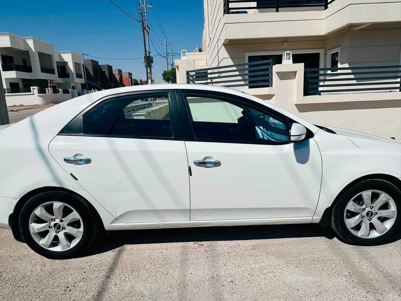 للبيع كيا سيراتو 2013 

* 🚗 الموديل: 2013
* ⚙️ جير أوتوماتيك
* 📍 الممشى: 168 ألف كم
* 🔑 تشغيل بصمة (Smart Key)
* 🚪 دخول ذكي (بصمة على الباب)
* 🌞 فتحة سقف (سلايد)
* ❄️ مكيف بارد
* 🛠️
* 🎨 صبغ حسب تقرير الفحص
سعر ورقات 105
خانقين
***********
