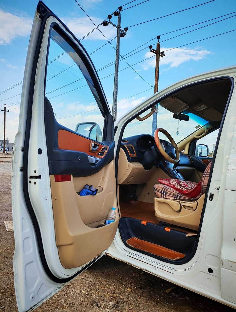 السلام عليكم ستاركس للبيع مديل 2009  مفتوح ومحور مسكر مكينه سبلاين أرضية جديده رقم إنكليزي مميز مثنى السياره باسمي مصفره هيئه وضريبه وغرامات كهربائيات كامله و تبريد وتخم تاير جديد     تحويل ثاني يوم العنوان ذي قار...   السعر  147 وبيه مجال حگ الجيه فقط اتصل وبيك خير ودلل
 ***********
