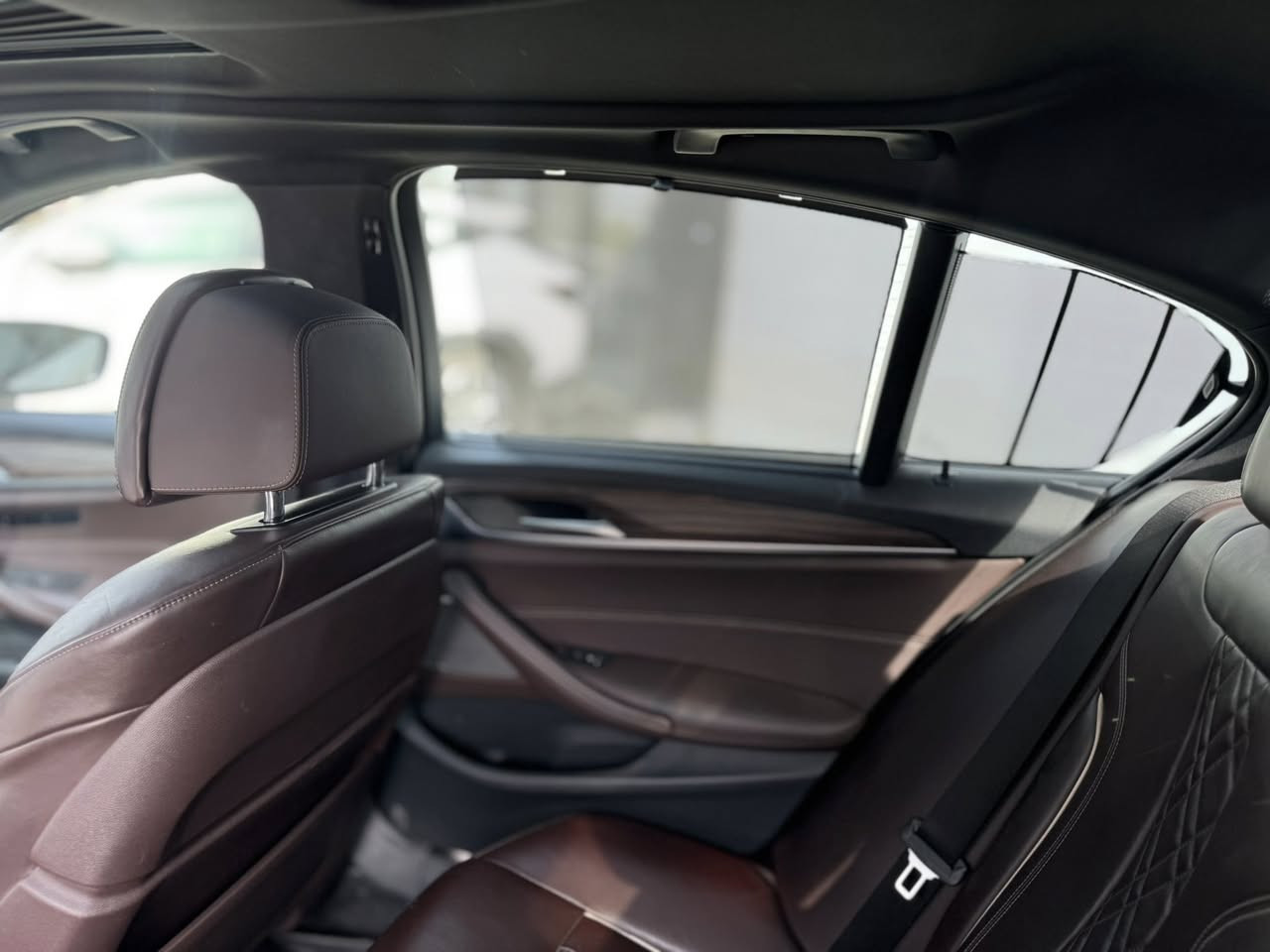 السلام عليكم .. 
 540i BMW
موديل2022 

M package

ماشيه 40 ميل
 الضرر الجاملغ الخلفي تهريب مخدرات+رش جزء من الباب الي بجانب الجاملغ نفسه(بدون ايرباك)
مواصفات فول داخل 700
مساج وتدفئه وتبريد المقاعد
بردات 5
رادار دعاميه وجانبي وتحديد مسار
اوتو بارك فول حساسات امامي خلفي
داتا شو ..
للاستفسار ***********
مكان السياره بغداد
