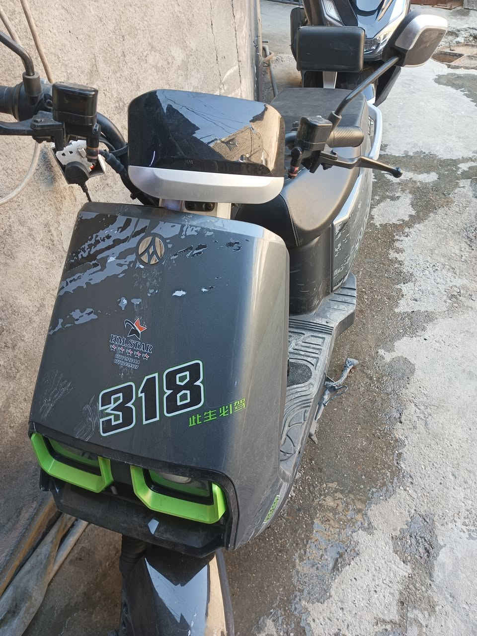 السلام عليكم... دراجه شحن للبيع ماركة 318 جديده عدد بطاريات 6 عدد بصمات 2 عدد سويج 2 حجم الملف 3000 قبل 3 أشهر اشتريتها بسعر 900 حاليا اريد ابيع بسعر 700 الي يعجبه يشتري يراسلني ماسنجر او يتصل واتساب *********** العنوان بغداد شارع الرشيد قريب من المتنبي قرب مقهى الزهاوي
