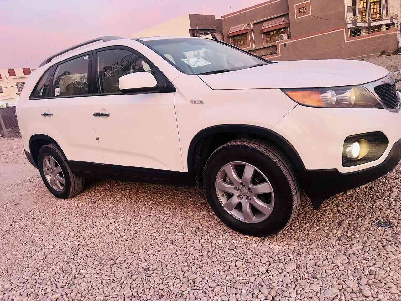 لبيع كيا سورنتو موديل 2011 خليجي كفاله عامه من صبغ وتبديل والبارد فقط شخوط بسيطه بجه الصدر 
مكينه 2400 ما مفتوحه ماشيه 160 سياره كلش نضيفه 
رقم اربيل تحويل وكاله موجود 
السعر 138 
مكان سياره بابل المركز 
***********
