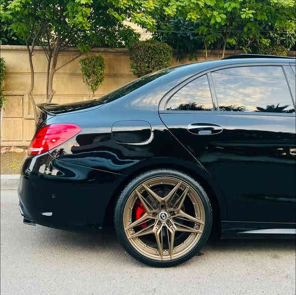 السلام عليكم 
للبيع Mercedes C300 2018 
اوردر خاص ( فصين) 
بانوراما
دبل ماوس
شاشه كبيره
٤ كامرات
حساس امامي خلفي
سستم سماعات برومستر
تدفئة كشنات
رادار امامي
رادار خلفي 
نقطه عمياء
جنطه كهرباء
داخل الوان متغير (٣ الوان)
لايتات زينون دبل عدسه( داينمك) 
بك لايت ليد
استيرن تدفئه
بصمه تشغيل 
بصمه ابواب
اوتو بارك 
وبعد هواي مواصفات بيها معروفة
السياره عليها كت كامل 63 
السياره وارد كندي (كلين تايتل ) مكفوله من الصبغ والتبديل (سويجين وياها)
كير ومحرك مكفولات من الفتح والتبديل
ملاحظه ( رقم عادي وياها)
مكانها المنصور 
***********
