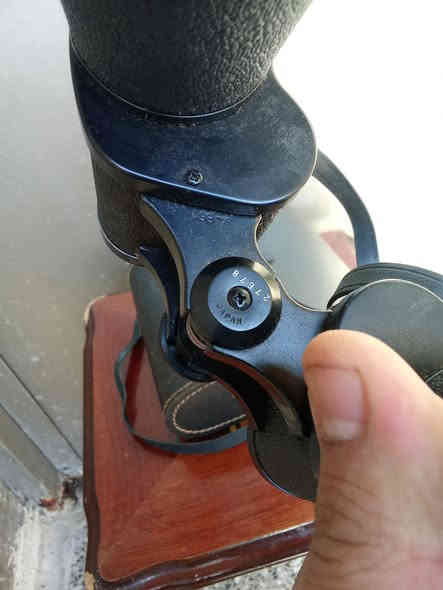 ناضور ماركة زنث ياباني اصلي قديم نضافة عالية جداً جداً معى العلبة وغطى العدسات  مكاني بغداد *********** 
السعر 65 الف نهائي
