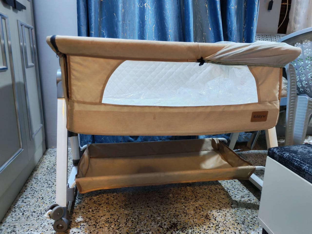 قطعتين كركوت ثابت وهزاز نظيفات اخو الجديد عدد  2  
الموقع الكرخ  / السعر 100 وبيهن مجال للشراي 
ماعندي توصيل  
للتواصل واتساب 
***********

