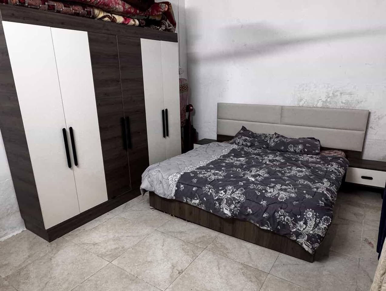 غرفه خمس قطع سعره ٧٠٠وبيه مجال جديده ستخدم يوم واحد عنواني كربلاء حي غدير 
رقم الهاتف 
‏‪***********‬‏
