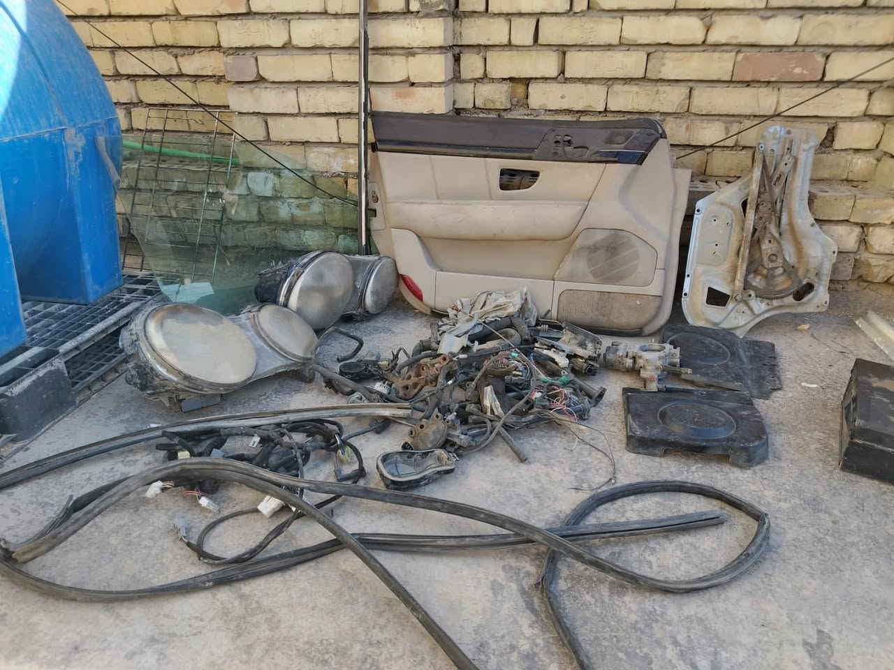 السلام عليكم
غراض اوبرص للبيع 
ضفيرة باب كاملة
بطانة باب كيا اوبرص كاملة جامة + ماطور 
مازدات زوج يحتاجلهن جلي فقط 
جويتر 
مساطر نوزلات 
تخم نوزلات كيا ريو 2003
تريشة باب الاستيل 
واقيات دبلات كيا اوبرص
لاستيك داير باب
الهاتف: ***********
