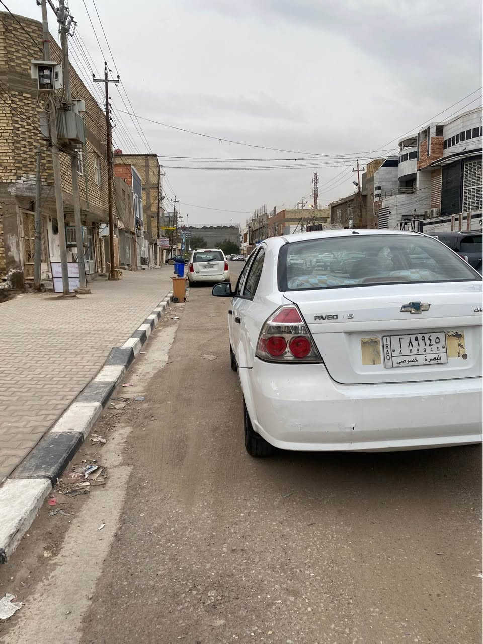 افيو 2011 
بيها جامغين صبغ فقط جامغ امامي جهة العبري وجاملغ الخلفي جهة العبري وبقية بارد طخات 
سيارة كير  مكينة كفالة حدادية كفالة حتى كلوب الجيك انجن ما مشتغل 
رقم بصرة وراعيها بشارع مكتب الرشيد وابيع شرط المداور بالنجف
سيارة بيها جامغ الخلفي يحتاج سمكرة
غير هذا سيارة ما عايزة ولا برغي ومال جناي سعرها ٦٣ وبيها مجال 
مكاني نجف
*********** النجف, العراق
