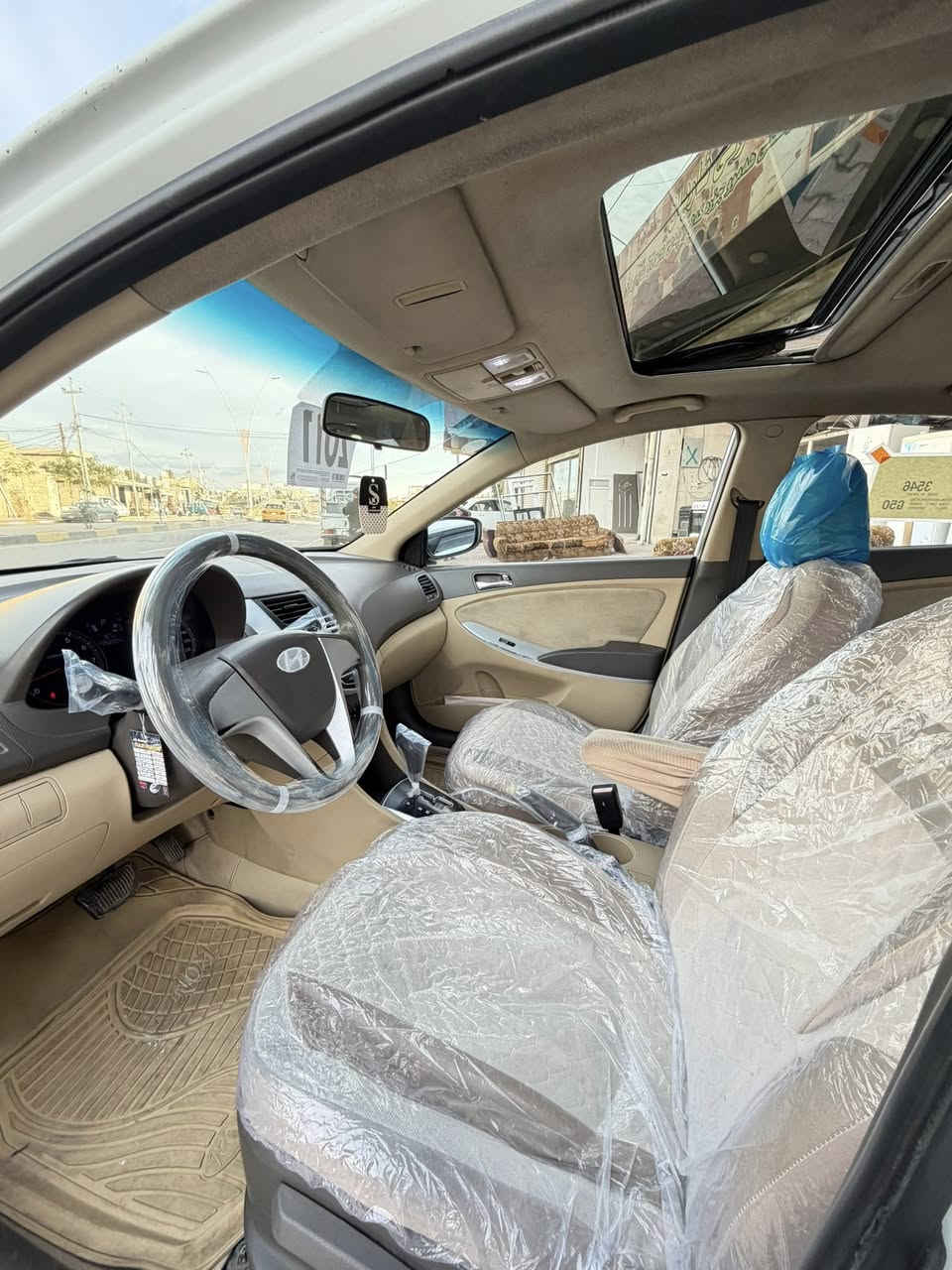 مرحبا اخوان اكسنت موديل 2011 سعر جدا مناسب 97 ورقة و بيها مجال كلش بسيط عنواني كركوك 
مواصفات فول سلايت خدمات وياله كبير 
سيارة دعامية للدعامية بدون صبغ فقط بيها تعديل بارد 
رقم سنوية كله جديد بسمنه گير محرك تبريد كله مكفول 
سيارة كلش حلو جديده ***********
