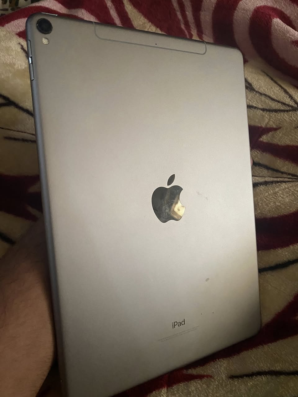 أسلام عليكم ايباد 10 برو ذ٢٥٦ بصمة اصبع كلشي شغال ممبدل بي شي مكفول من كلشي شرط النضافه سعر ٥٢٥ وبي مجال مكاني كربلاء  للاستفسار ***********
