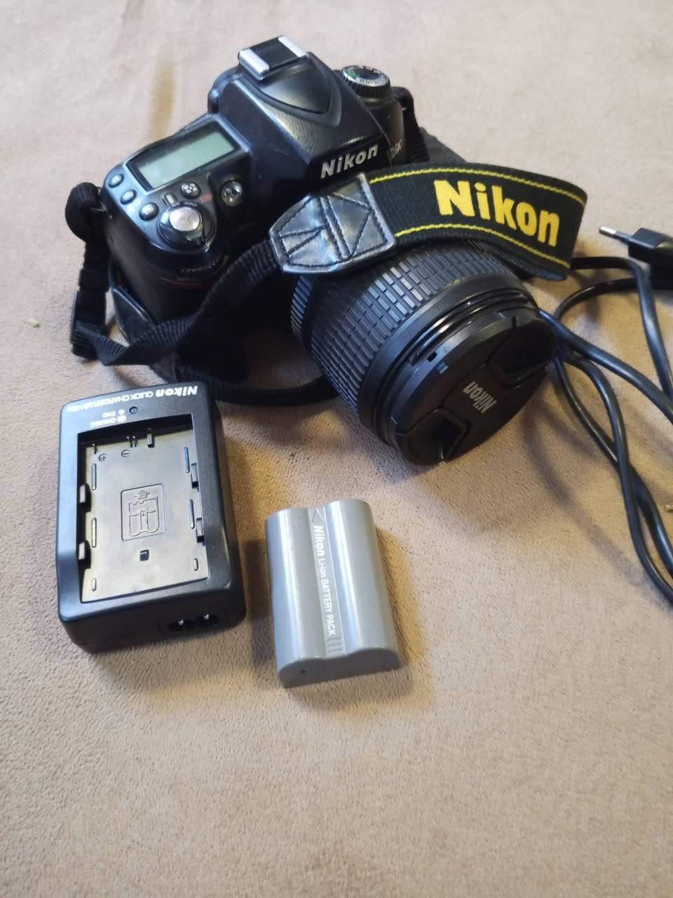 السلام عليكم كامره Nikon D90 للبيع يرادلهه شتر فقط سعر 200 قفل ***********
