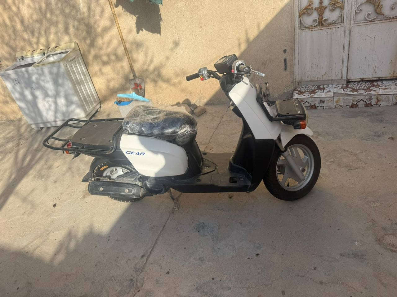 للبيع السعر ٥٠٠ وبيها مجال عنواني البصره الزبير ***********
