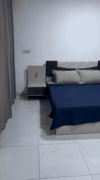 غرفة نوم 5 قطع للبيع خشب HDF درجة اولى  استخدام 3 أشهر فقط التواجد : ا...