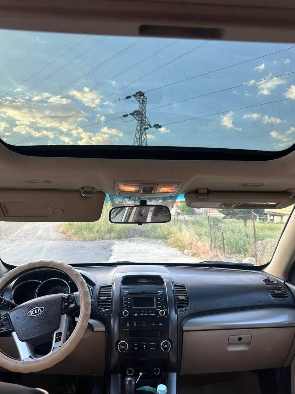 کیا سۆرێنتۆ.   Kia Sorento
مۆدێل ٢٠١٢ 
٢٠٠ کیلۆمەتر ڕۆشتووە
مەکینەی نەکراوەتەوە تەنها قەپاغی مەکینە کراوەتەوە بۆ وەلف گۆڕین
بێ بۆیاخ
نیو مواسەفات و پانۆراما
مەکینەی نەکراوەتەوە هەزەی تازەیە سەنەوی تا ٢٠٢٧ تازەیە
نرخی ١٥٥ و معامەلە
0773 108 9849 السليمانية, العراق
