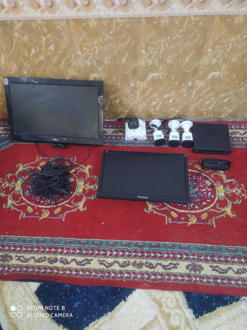 سلام عليكم 
كاميرات كاملة مع شاشتين شغالات 
للبيع السعر 250
مكان نجف حي نداء رقم ***********
