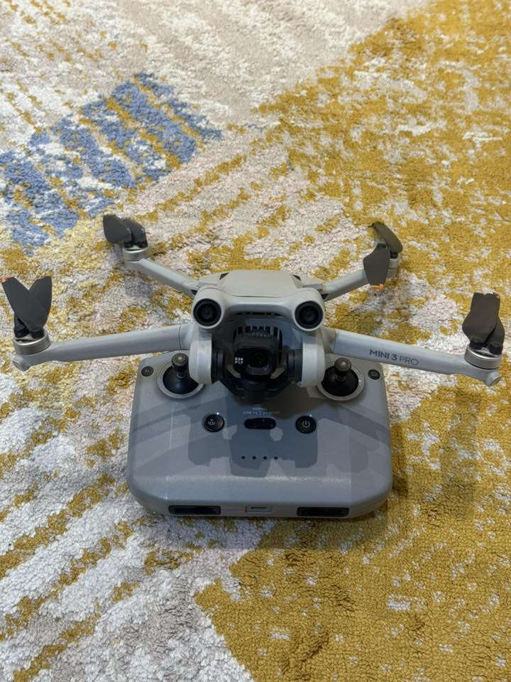 سلام عليكم
للبيع DJI MINI 3
الغنيه عن التعريف
كامره 4k فول HD 1080
ارتفاع الطيران 500متر  ومدا 8كيلو 
مده الطيران 38دقيقه واكثر
مستخدمه قليل كولش 
 النظافة 96/100‎%‎
دبل بطاريه 2 
السعر 975 وبيهه مجال   
رقم الهاتف بغداد  ***********
