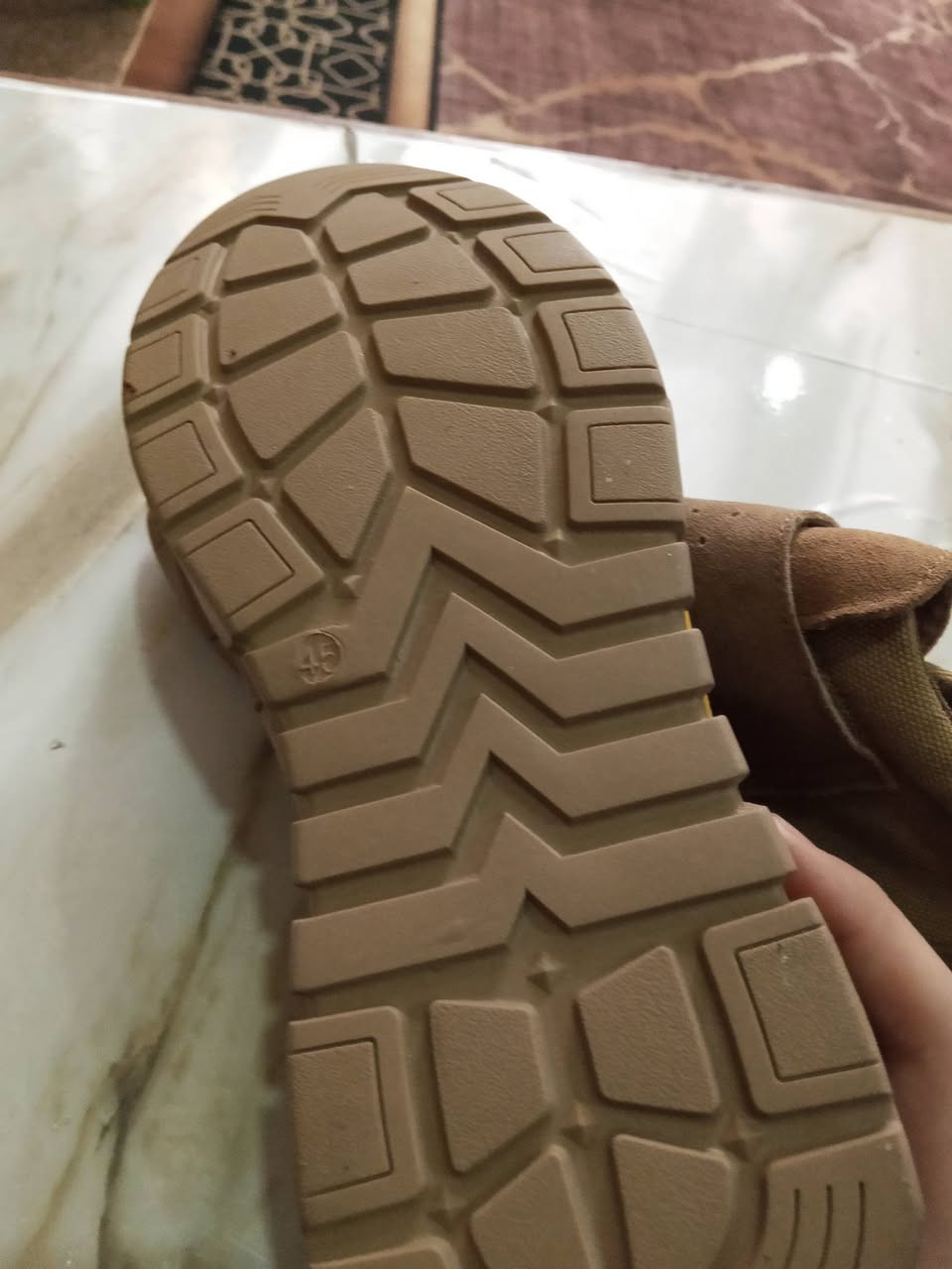 السلام عليكم
حذا للبيع 

قياس45

مميزات 

ضد الصدمات 

ضد الماء 

السعر 35 مع التوصيل داخل الحله 

رقم هاتف 

***********
