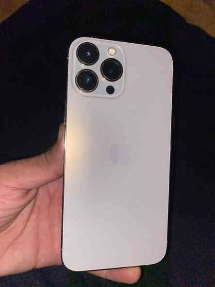 ايفون 13pro max للبيع 
ذاكره 256
بطاريه 85
وتر بروف ممفتوح ولا مبدل بي شي 
المكان بغداد السيدية
السعر 700 وبي مجال 
***********
